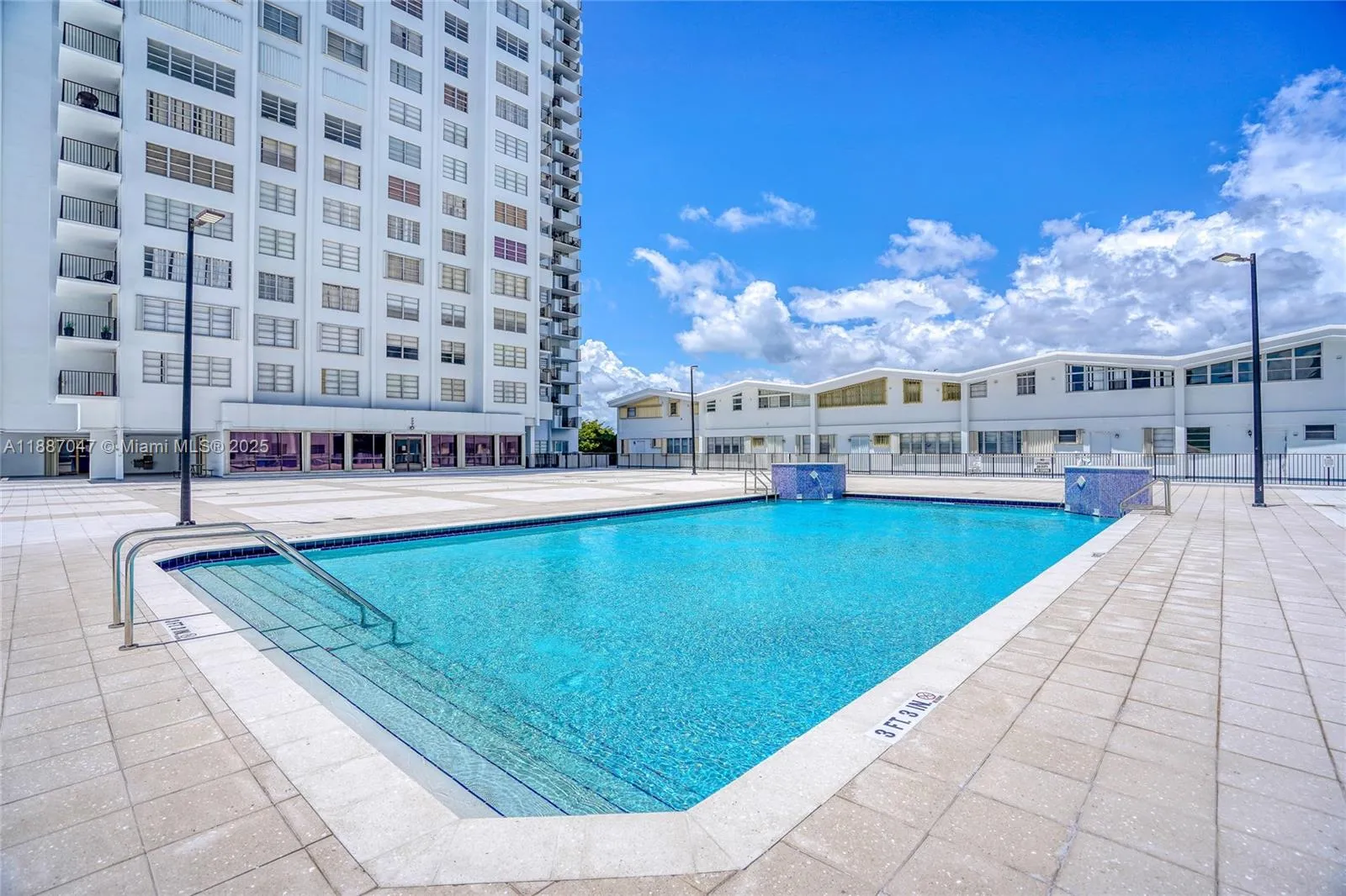 Aventura, Florida 33160, United States, 2 Bedrooms Bedrooms, ,2 BathroomsBathrooms,Residential,Active,219334