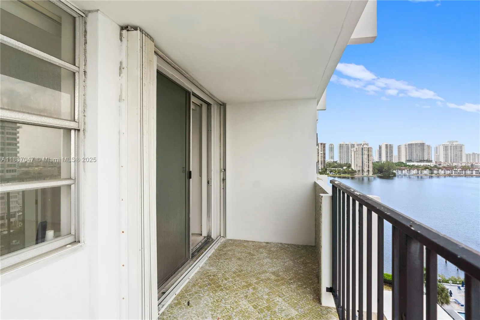 Aventura, Florida 33160, United States, 2 Bedrooms Bedrooms, ,2 BathroomsBathrooms,Residential,Active,219334