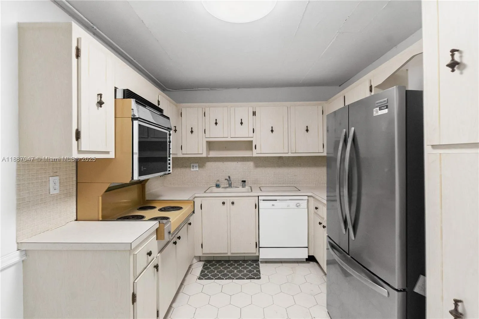 Aventura, Florida 33160, United States, 2 Bedrooms Bedrooms, ,2 BathroomsBathrooms,Residential,Active,219334