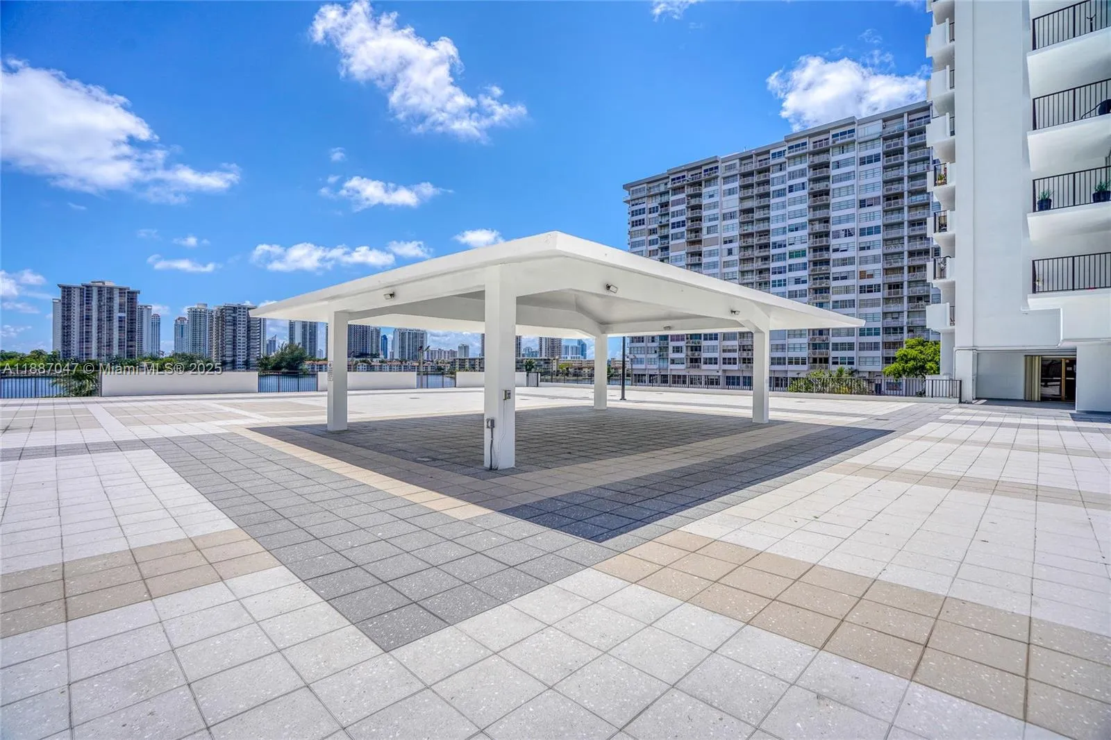 Aventura, Florida 33160, United States, 2 Bedrooms Bedrooms, ,2 BathroomsBathrooms,Residential,Active,219334