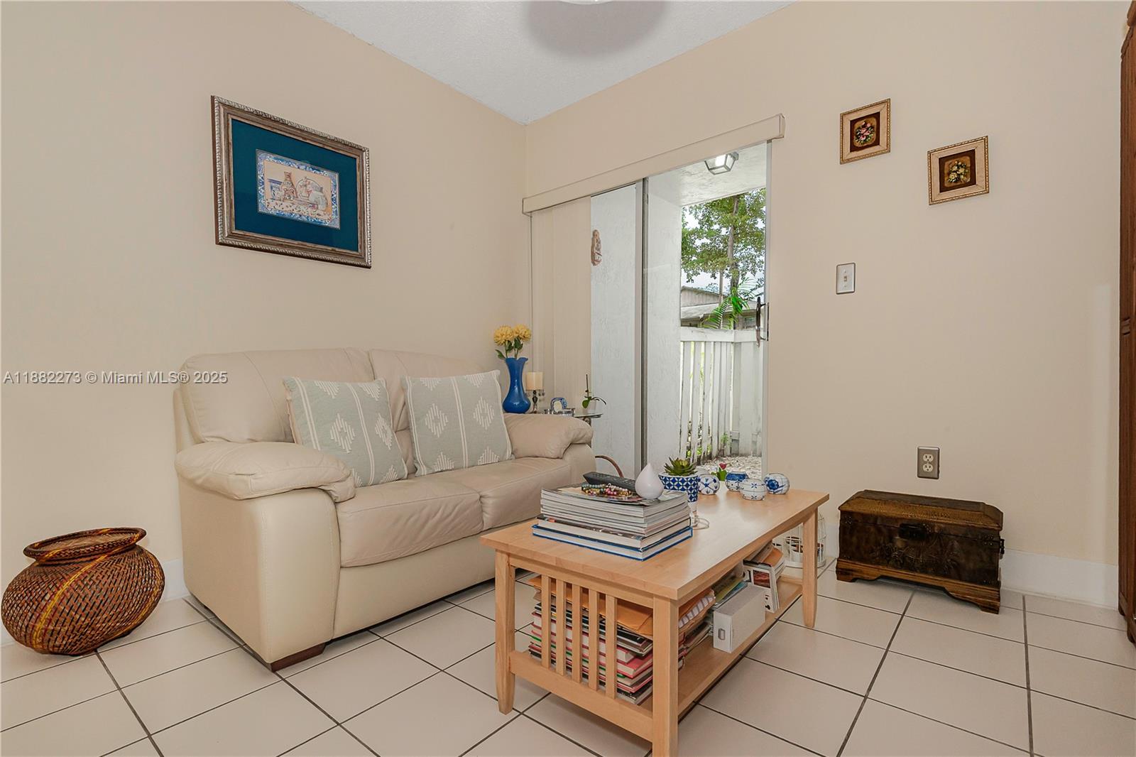 POINT LAKE CONDO VII - Residential