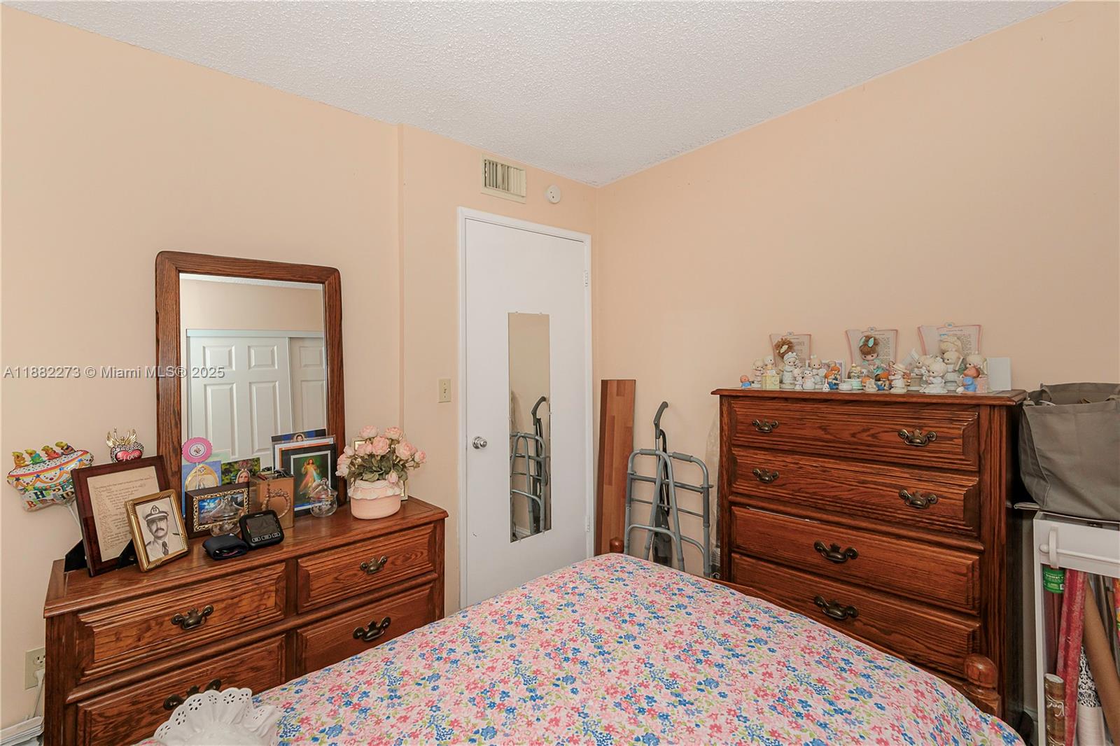 POINT LAKE CONDO VII - Residential