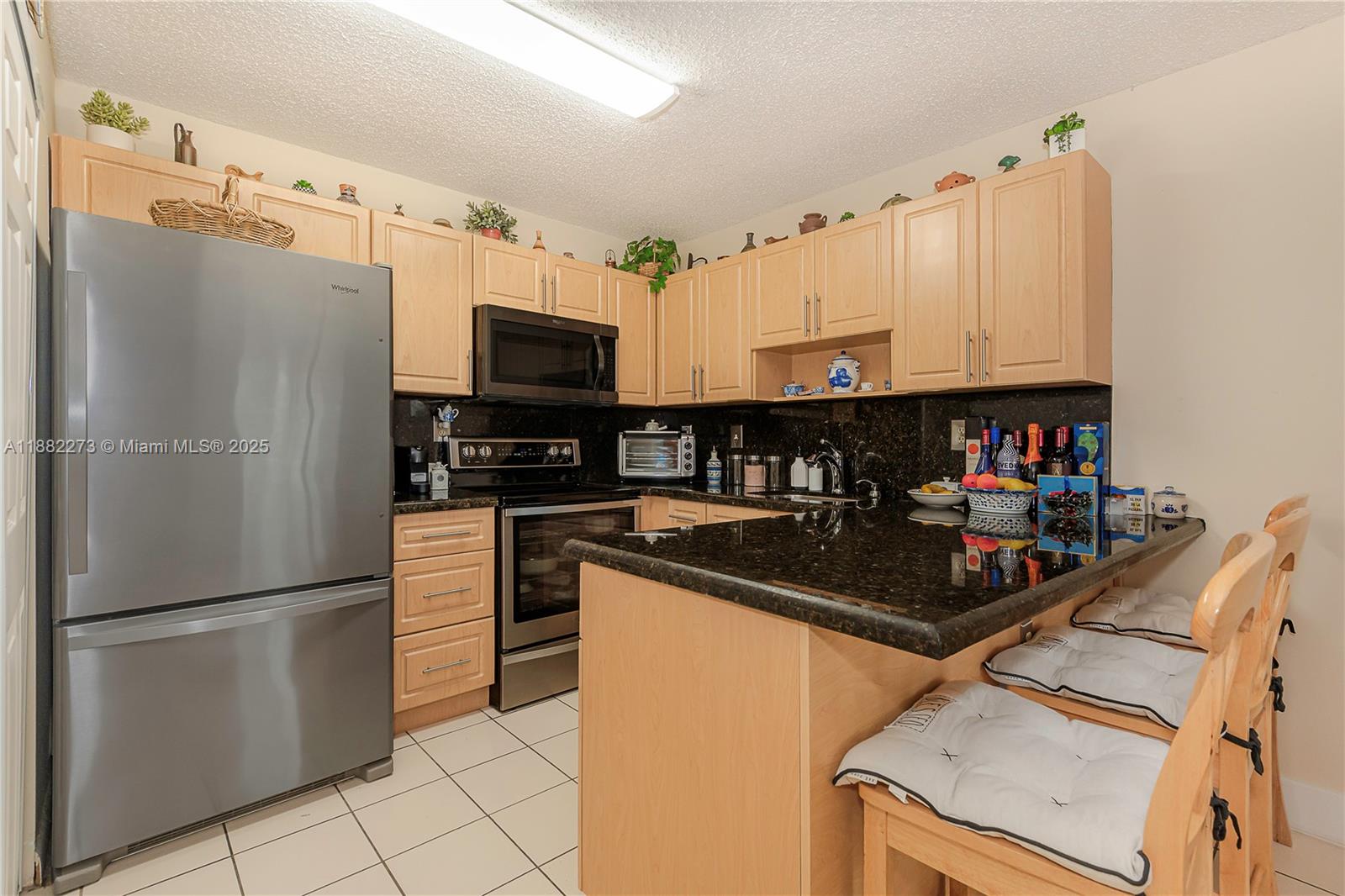 POINT LAKE CONDO VII - Residential