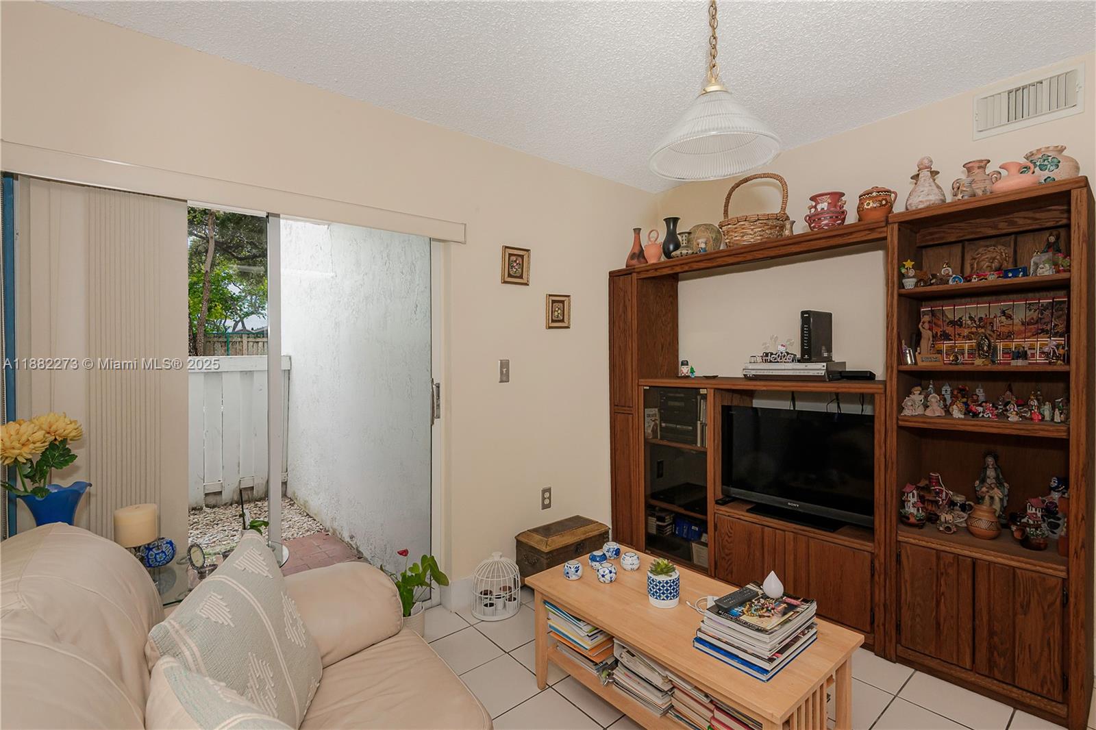 POINT LAKE CONDO VII - Residential