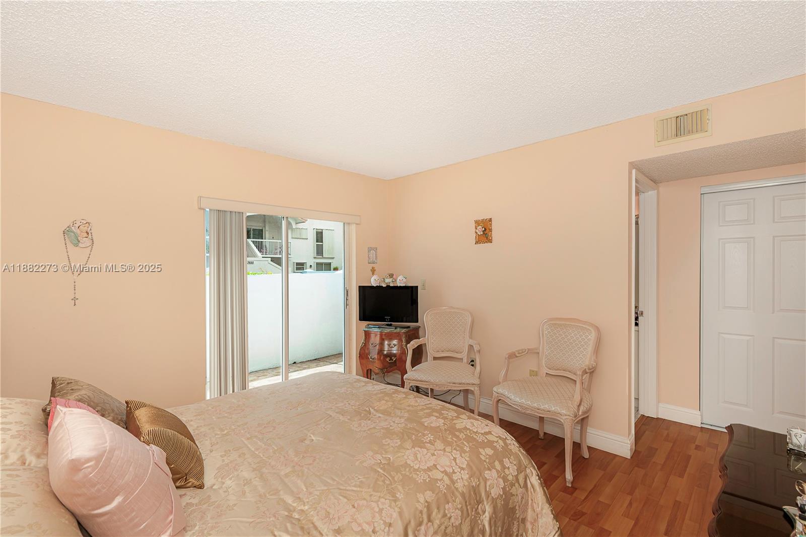 POINT LAKE CONDO VII - Residential