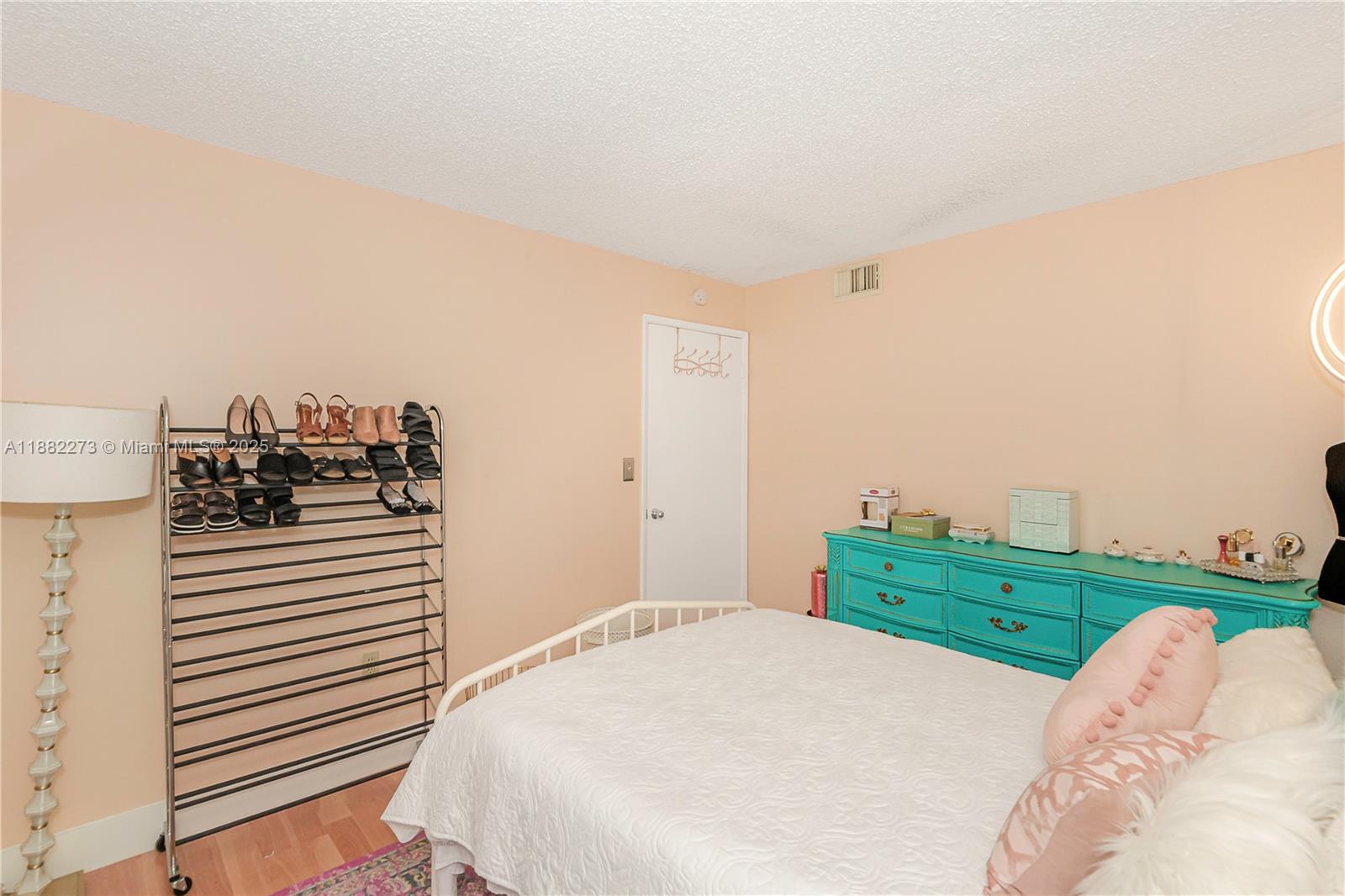 POINT LAKE CONDO VII - Residential