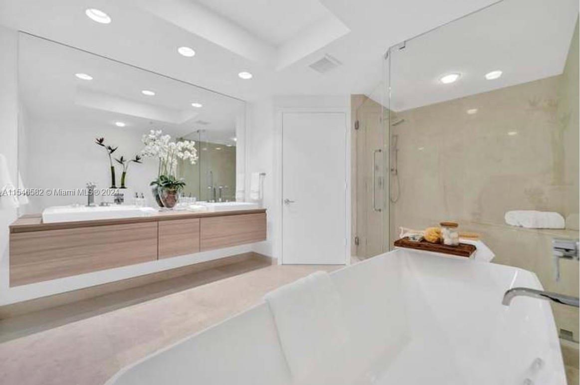 MARINA PALMS RESIDENCES S - Residential