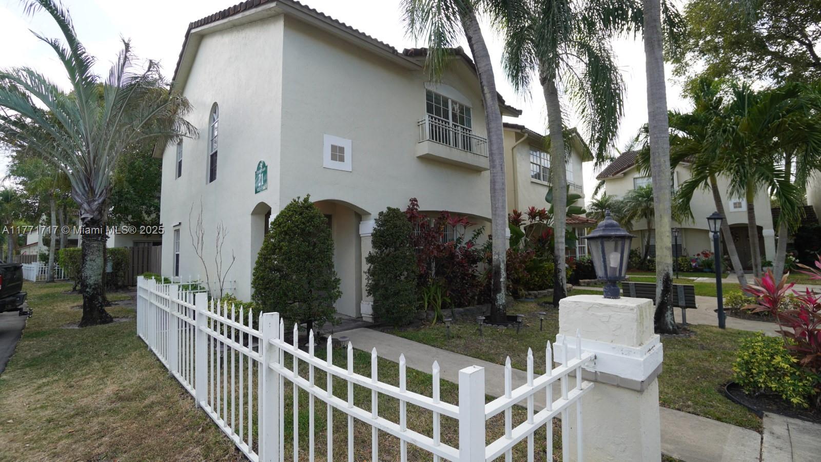 PEMBROKE POINTE - Residential