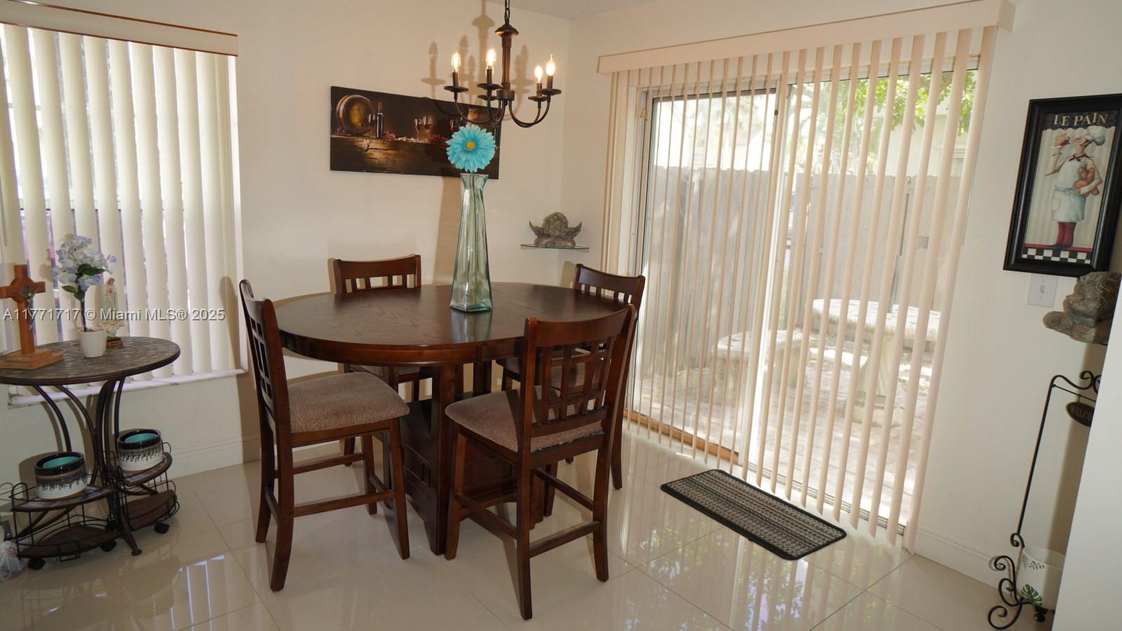 PEMBROKE POINTE - Residential