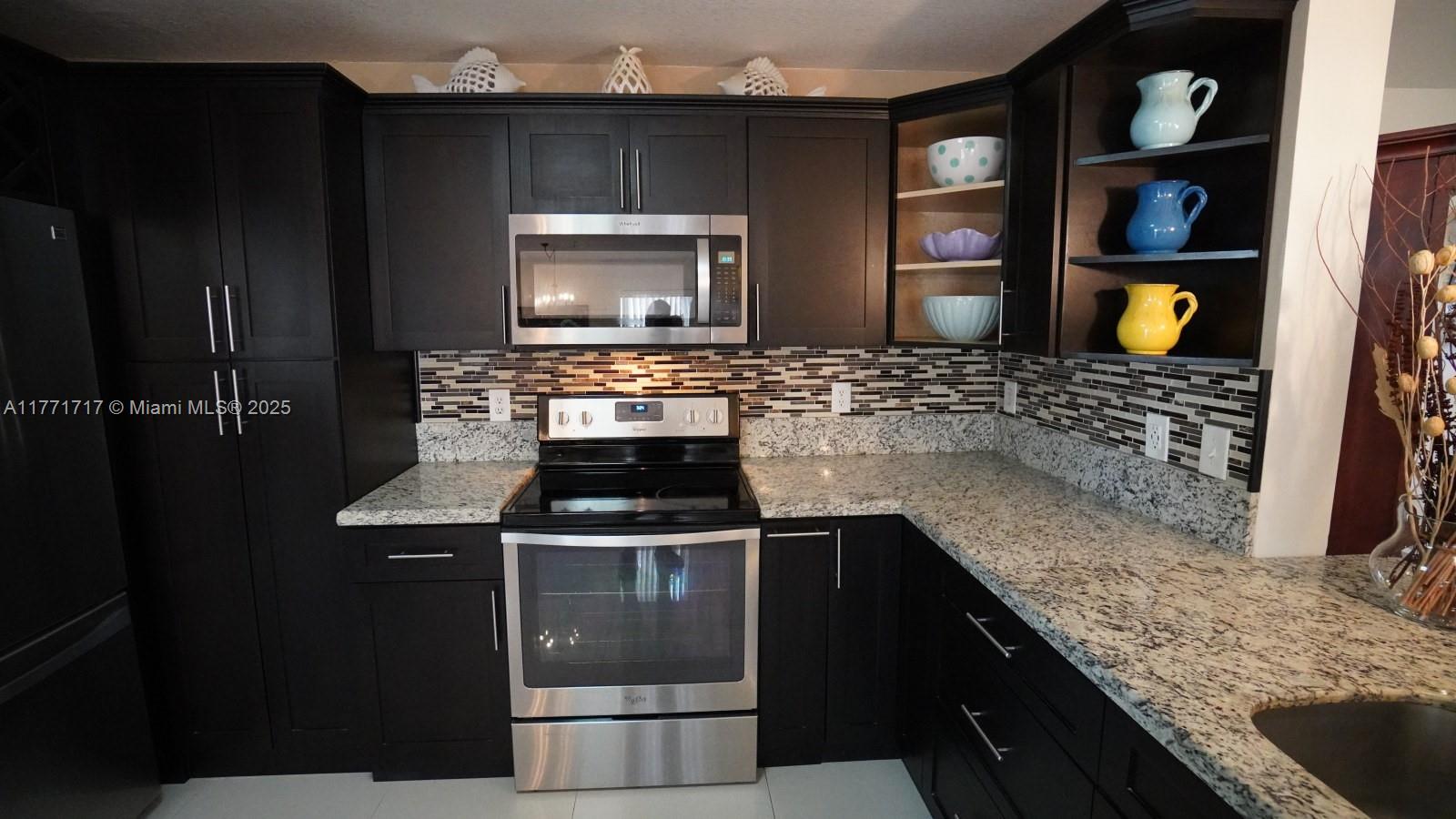 PEMBROKE POINTE - Residential