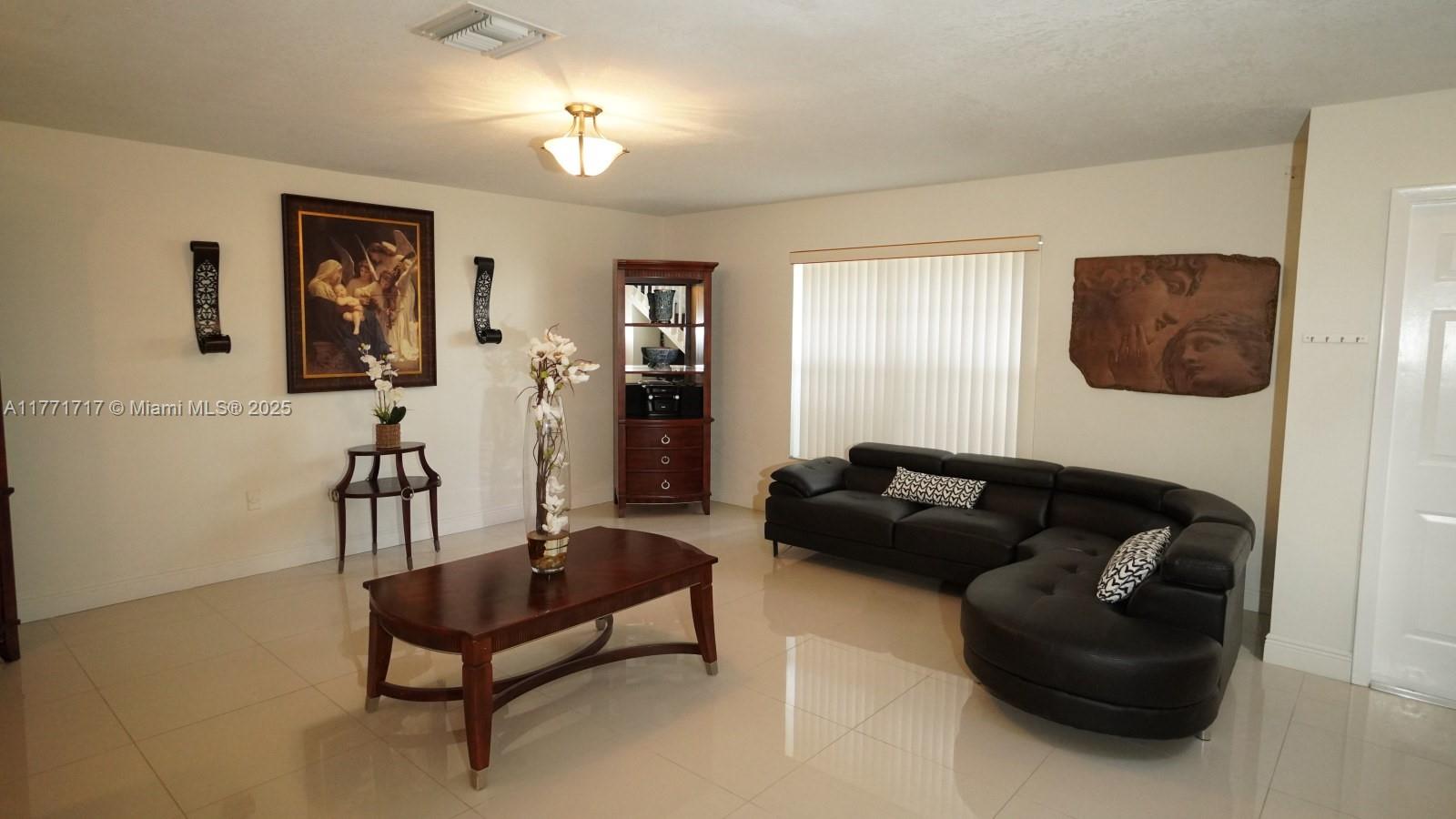 PEMBROKE POINTE - Residential