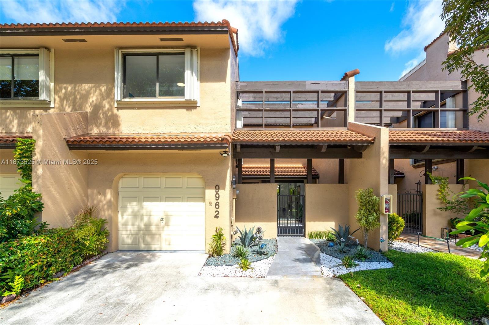 ABSOLUTELY STUNNING TOWNHOME, COMPLETELY RENOVATED FEATURING 3/2.5 WITH 1 CAR GARAGE, ENJOY BREATHTAKING LAKE VIEWS, LOCATED IN THE HIGHLY DESIRABLE NEIGHBORHOOD KNOWN FOR ITS GOLF COURSE AND VIBRANT COMMUNITY FEATURES, OPEN AND BRIGHT, 32X32 WHITE TILES THROUGHOUT, LIVE IN AN OASIS WITH RESORT STYLE WITH TOP-LEVEL AMENITIES: GOLF COURSE, TENNIS, PICKLEBALL COURTS, BASKETBALL COURTS, CLUBHOUSE, POOL, HAVE PEACE OF MIND KNOWING THAT THE HOA INCLUDES MAINTENANCE AND REPLACEMENT OF ROOF, STRUCTURE, WATER, CABLE, INTERNET, FRONT YARD MAINTENANACE AND 24-HOUR MANNED SECURITY, EASY TO SHOW ON LOCKBOX CALL L/A FOR INSTRUCTIONS