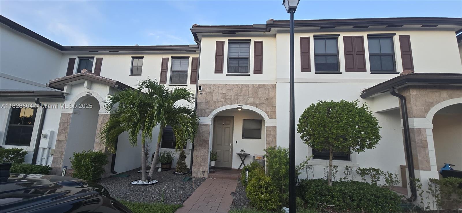 Spacious Villa in the beautiful community of Aquabella. count with an open concept Kitchen with stainless steel appliances. Laundry room with Washer and dryer, Laminated Floor downstairs, carpets upstairs, and a secluded fenced patio that provides an excellent area for hosting.
Amenities include: a private lake, upscale clubhouse, swimming pool, exercise facility, and playground.
Don’t miss the opportunity to live in this sought-after community with resort-style amenities!