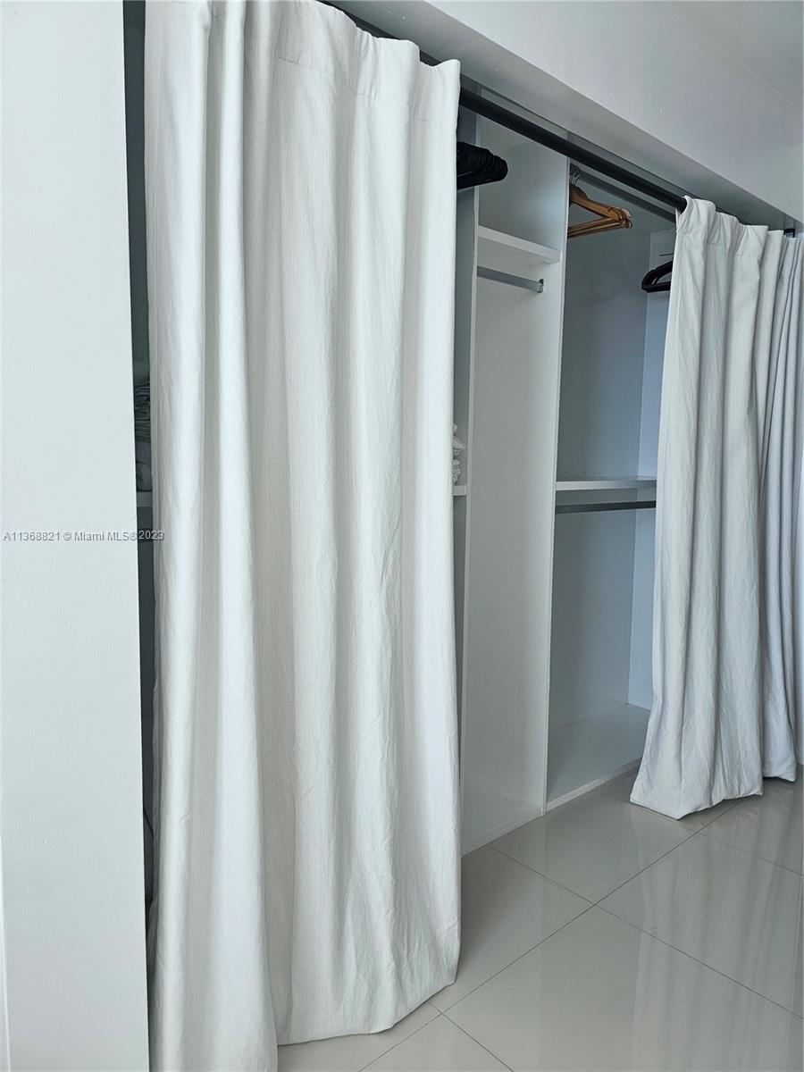 900 BISCAYNE BAY CONDO - Residential Lease