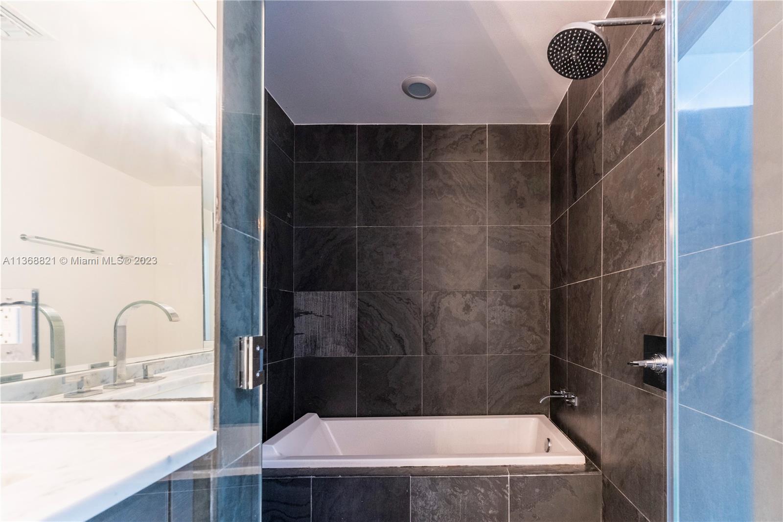 900 BISCAYNE BAY CONDO - Residential Lease