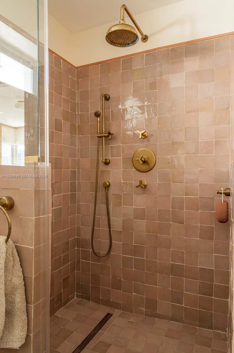 BELLE TOWERS CONDO - Residential Lease