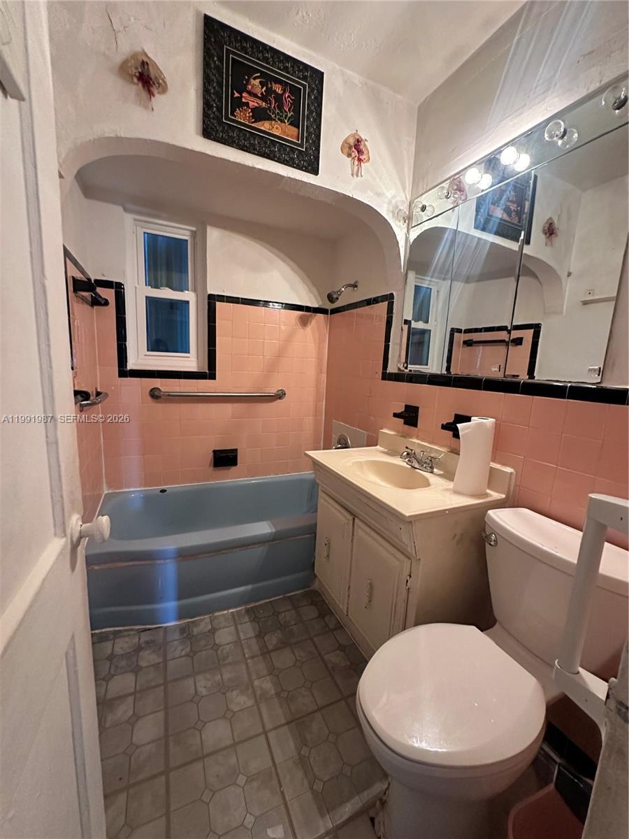 SUNSHINE MANOR NO 2 - Residential