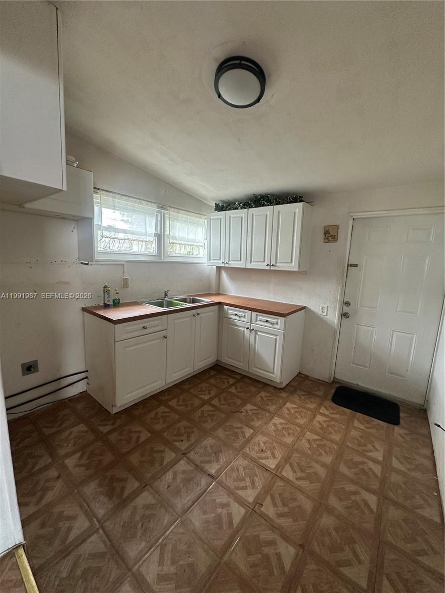 SUNSHINE MANOR NO 2 - Residential