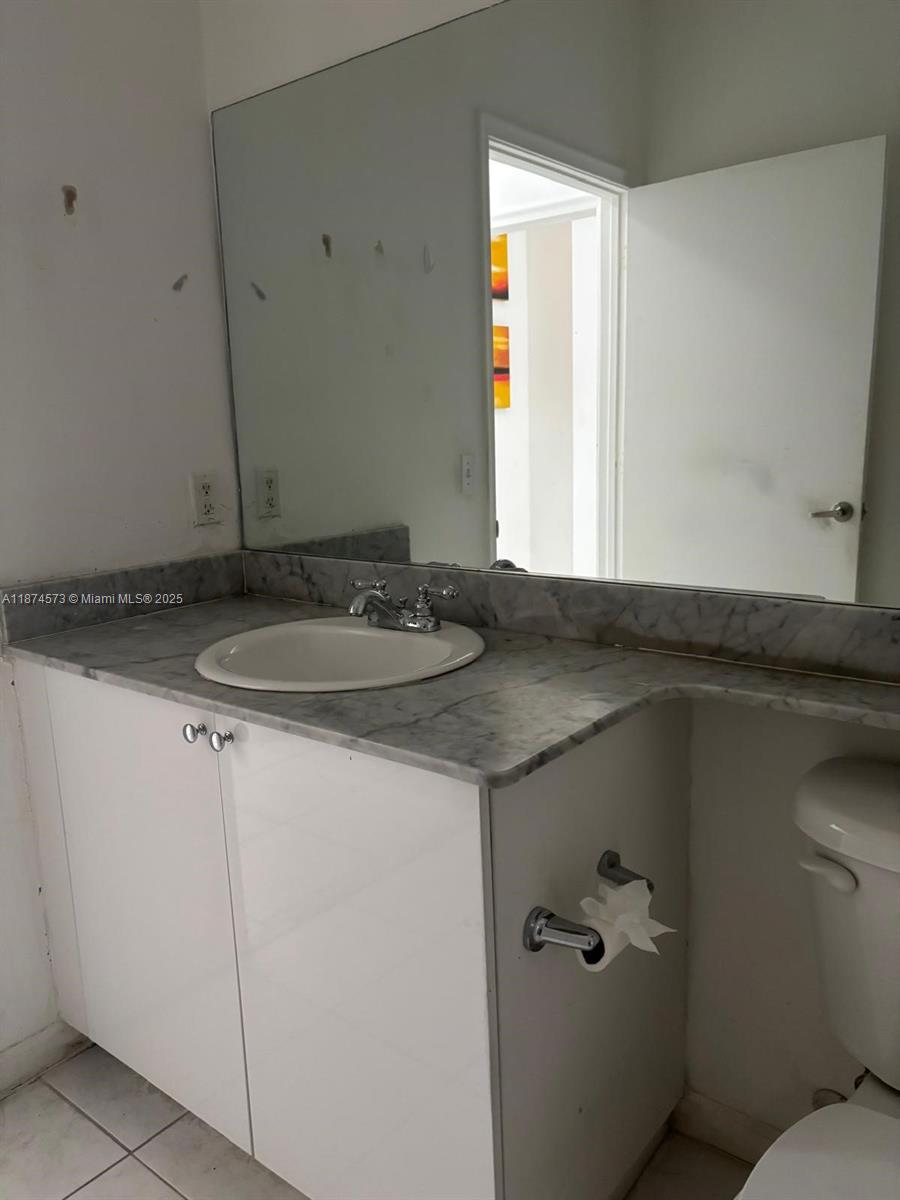 VENTURE AT AVENTURA EAST - Residential Lease