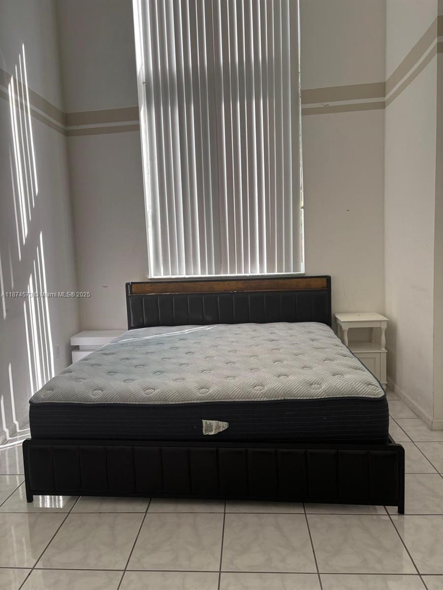 VENTURE AT AVENTURA EAST - Residential Lease