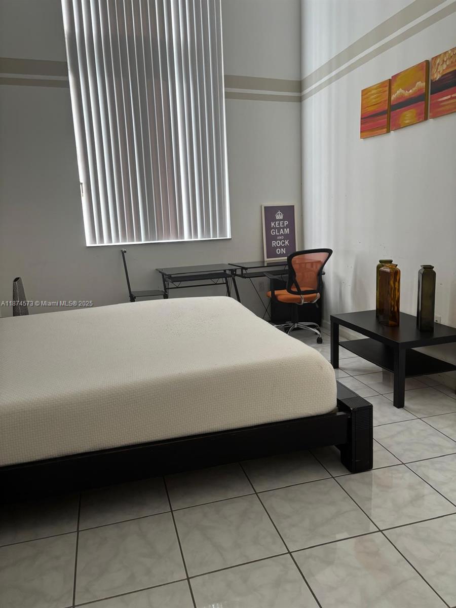 VENTURE AT AVENTURA EAST - Residential Lease