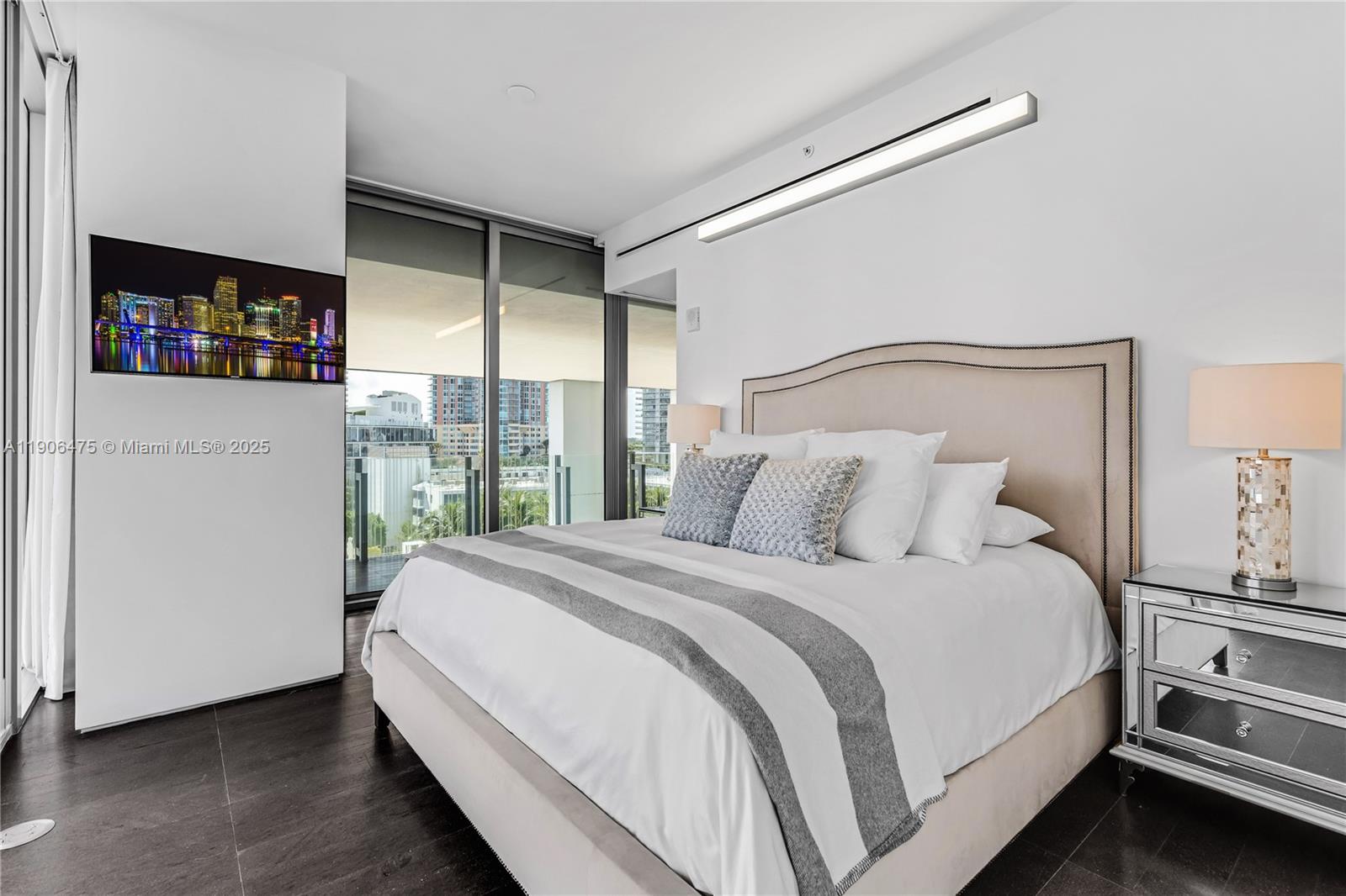 GLASS 120 CONDO - Residential