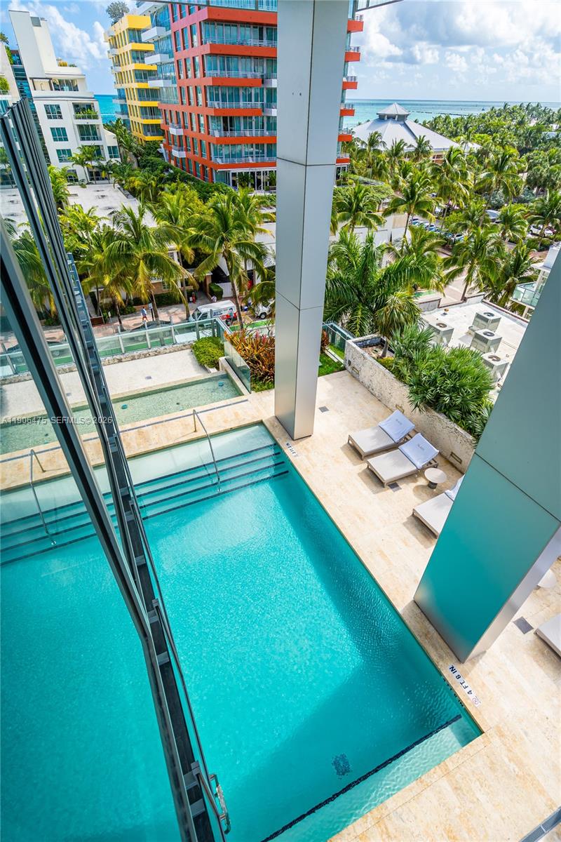 GLASS 120 CONDO - Residential