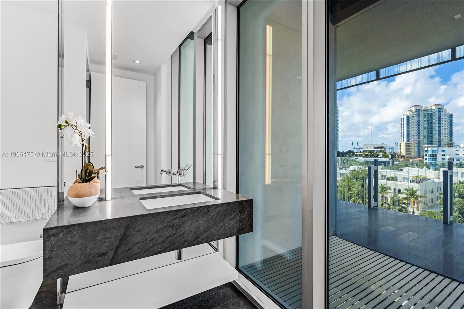 GLASS 120 CONDO - Residential