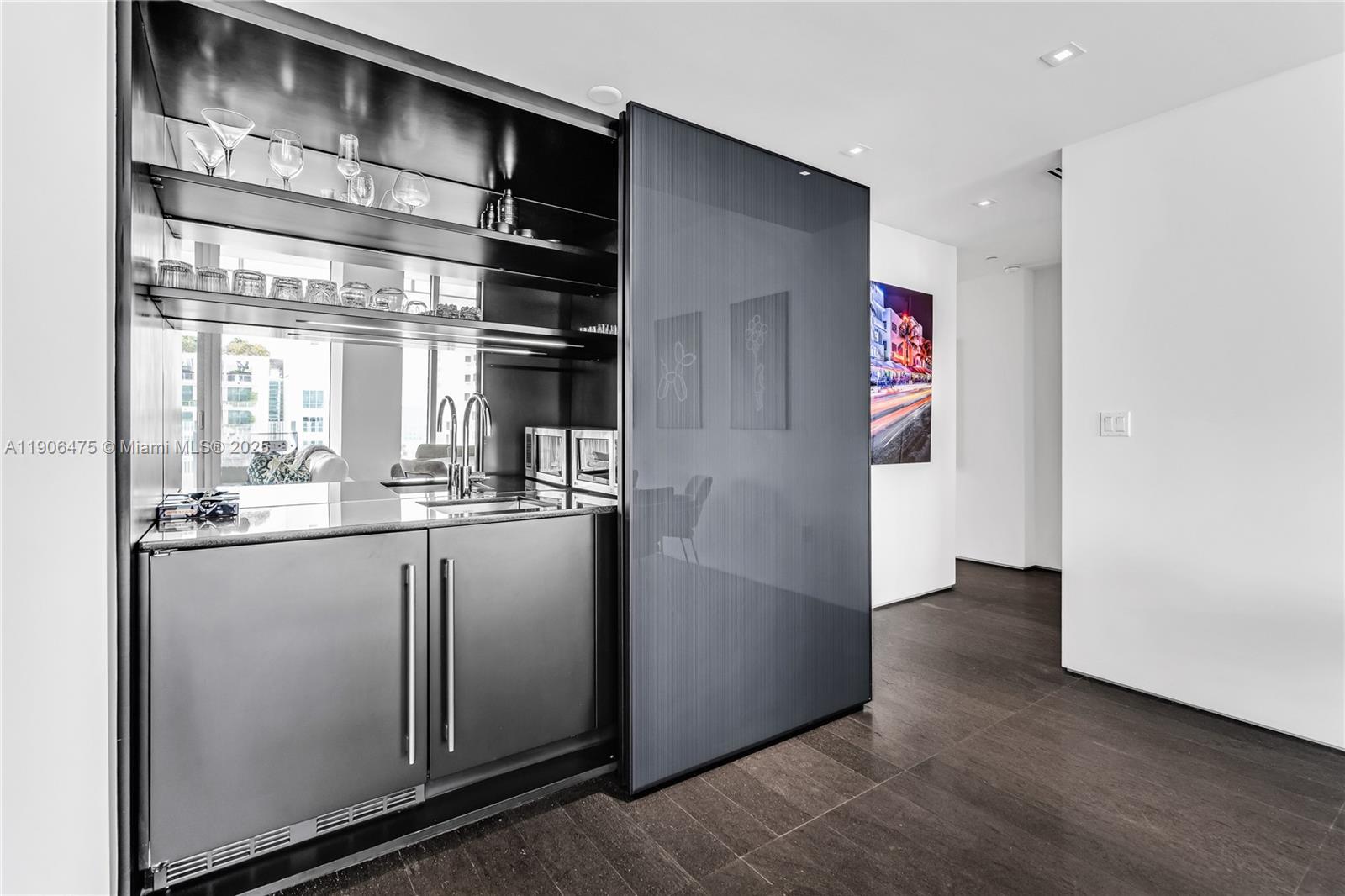 GLASS 120 CONDO - Residential