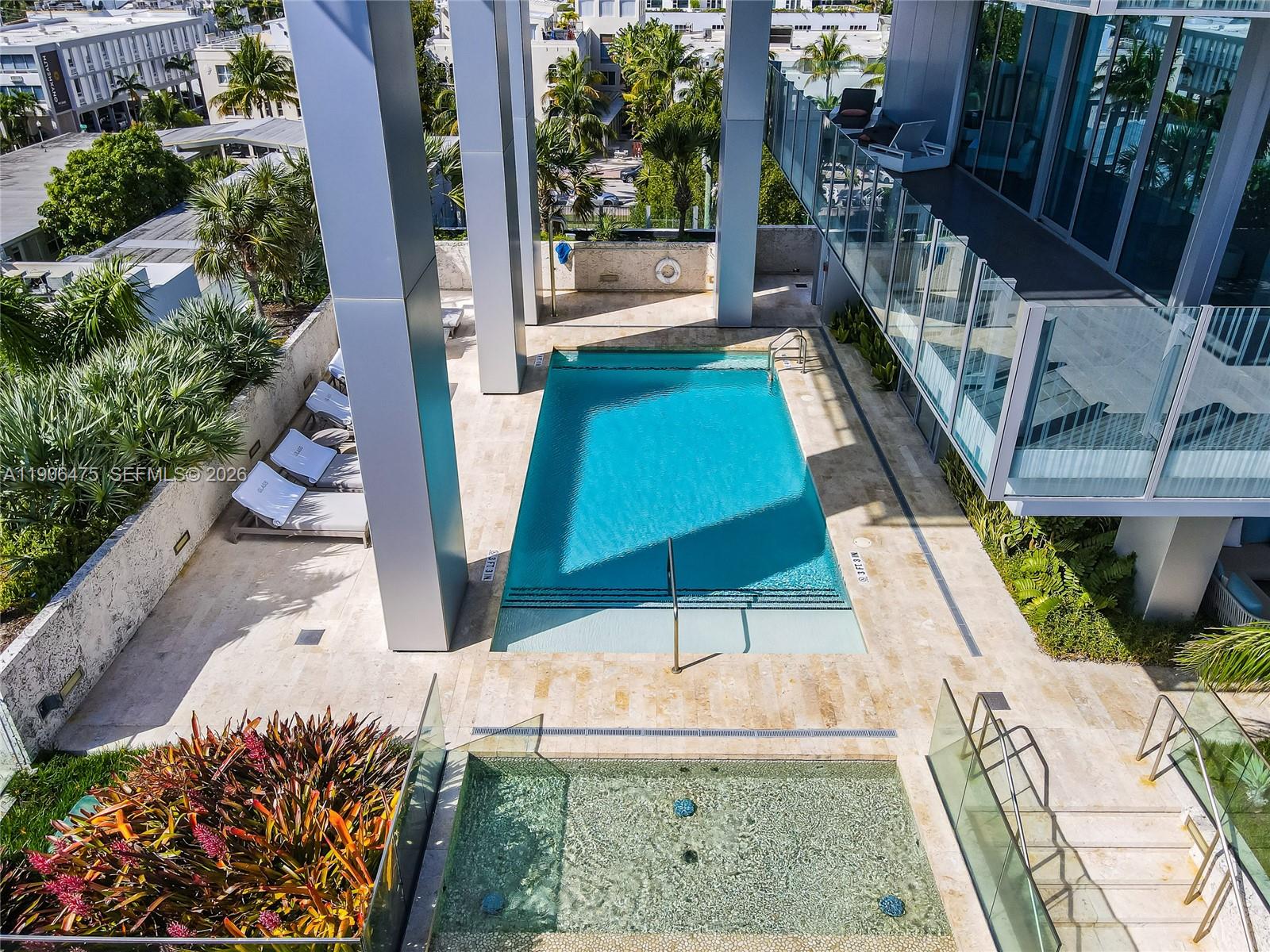 GLASS 120 CONDO - Residential