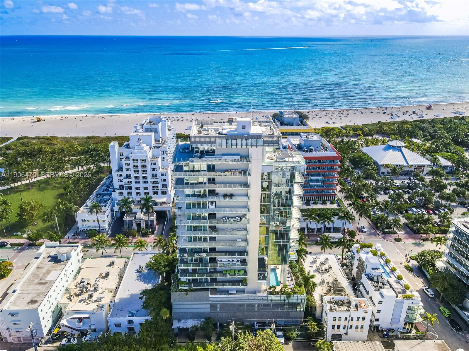 GLASS 120 CONDO - Residential
