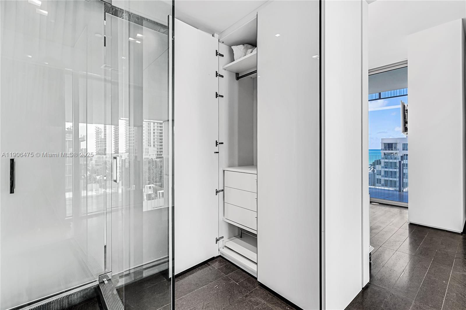 GLASS 120 CONDO - Residential