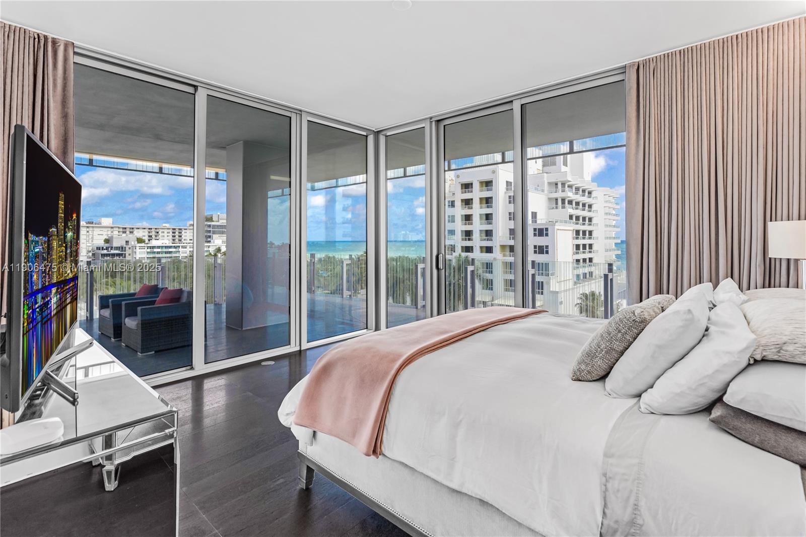 GLASS 120 CONDO - Residential