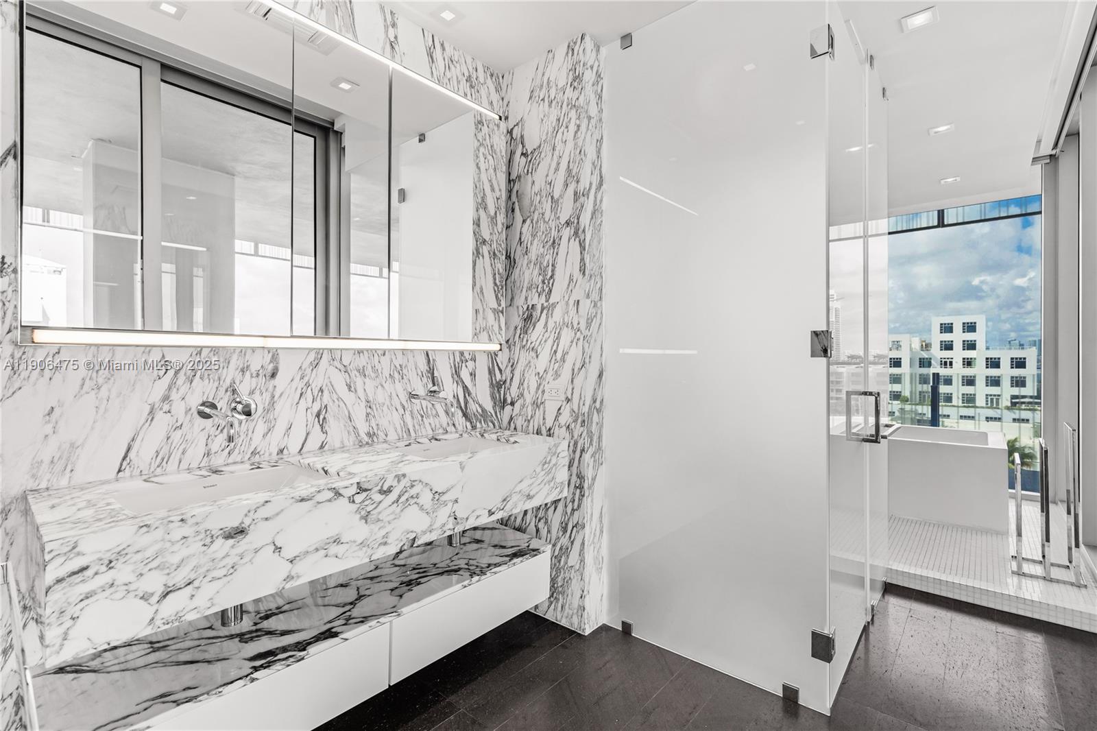 GLASS 120 CONDO - Residential