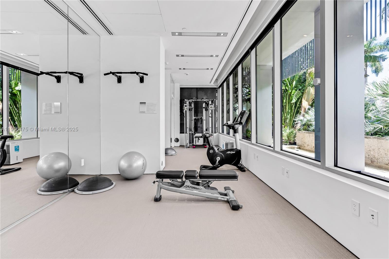 GLASS 120 CONDO - Residential