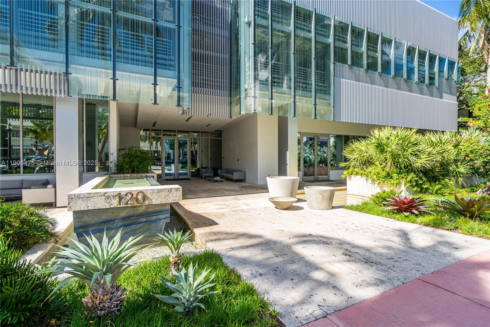 GLASS 120 CONDO - Residential