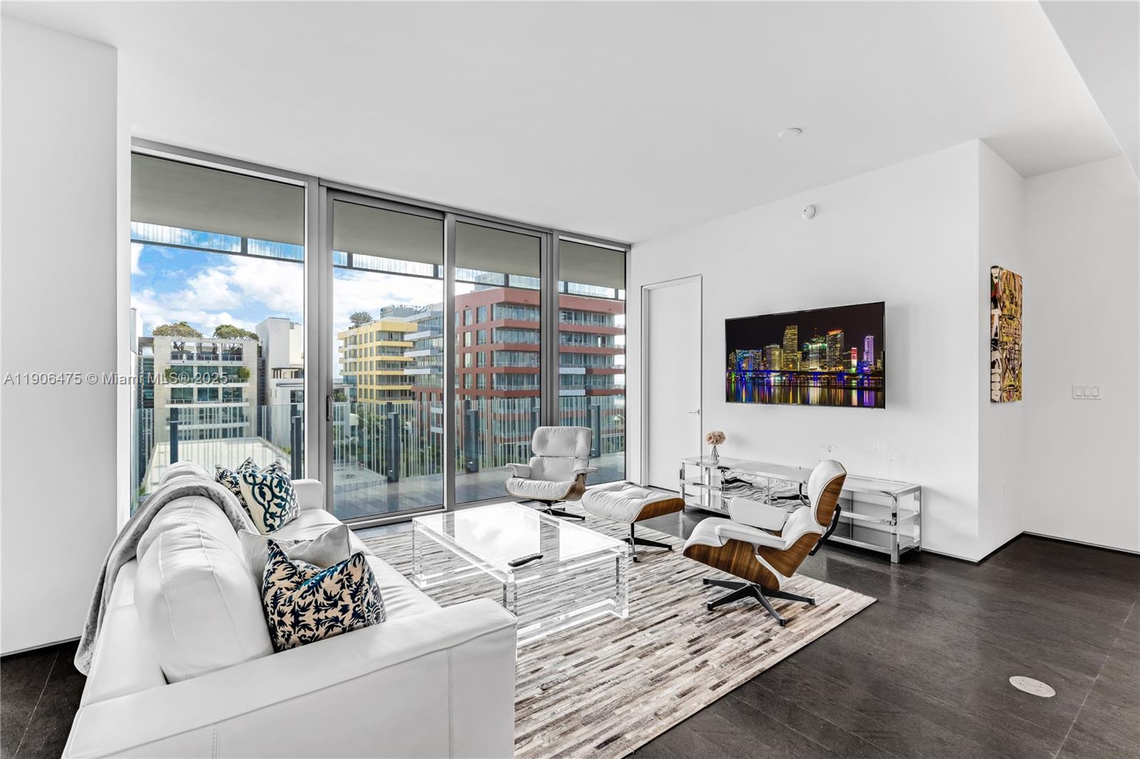 GLASS 120 CONDO - Residential