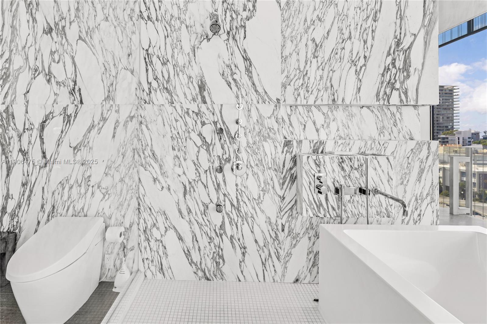 GLASS 120 CONDO - Residential