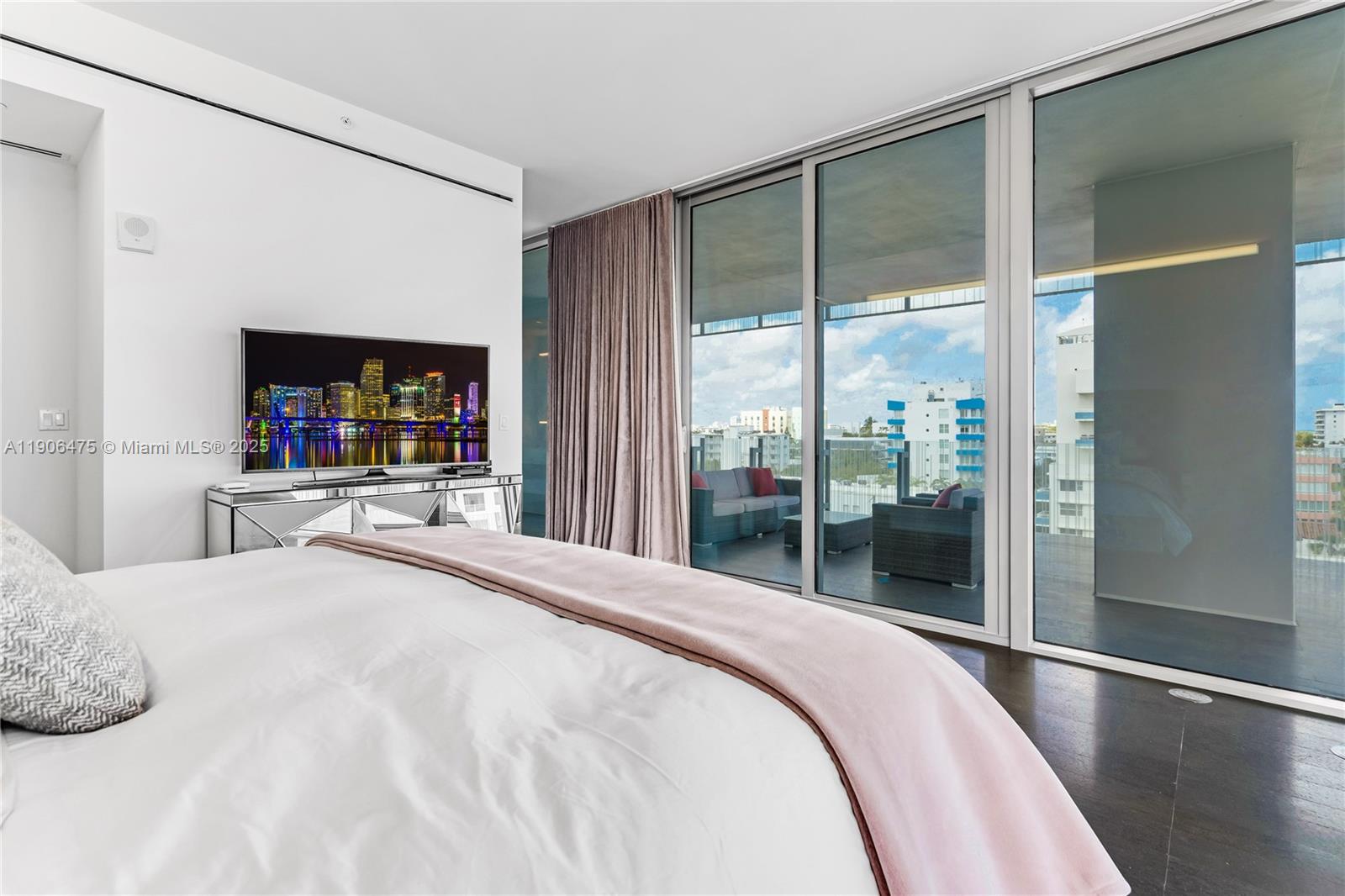 GLASS 120 CONDO - Residential