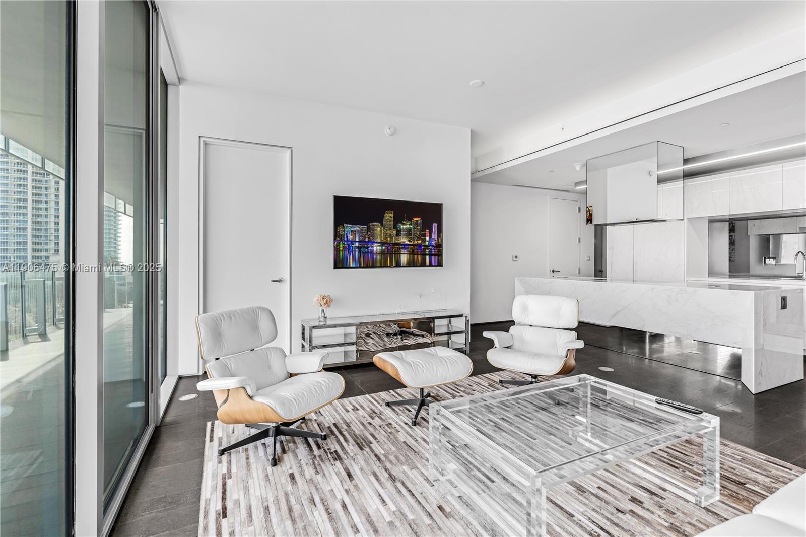 GLASS 120 CONDO - Residential