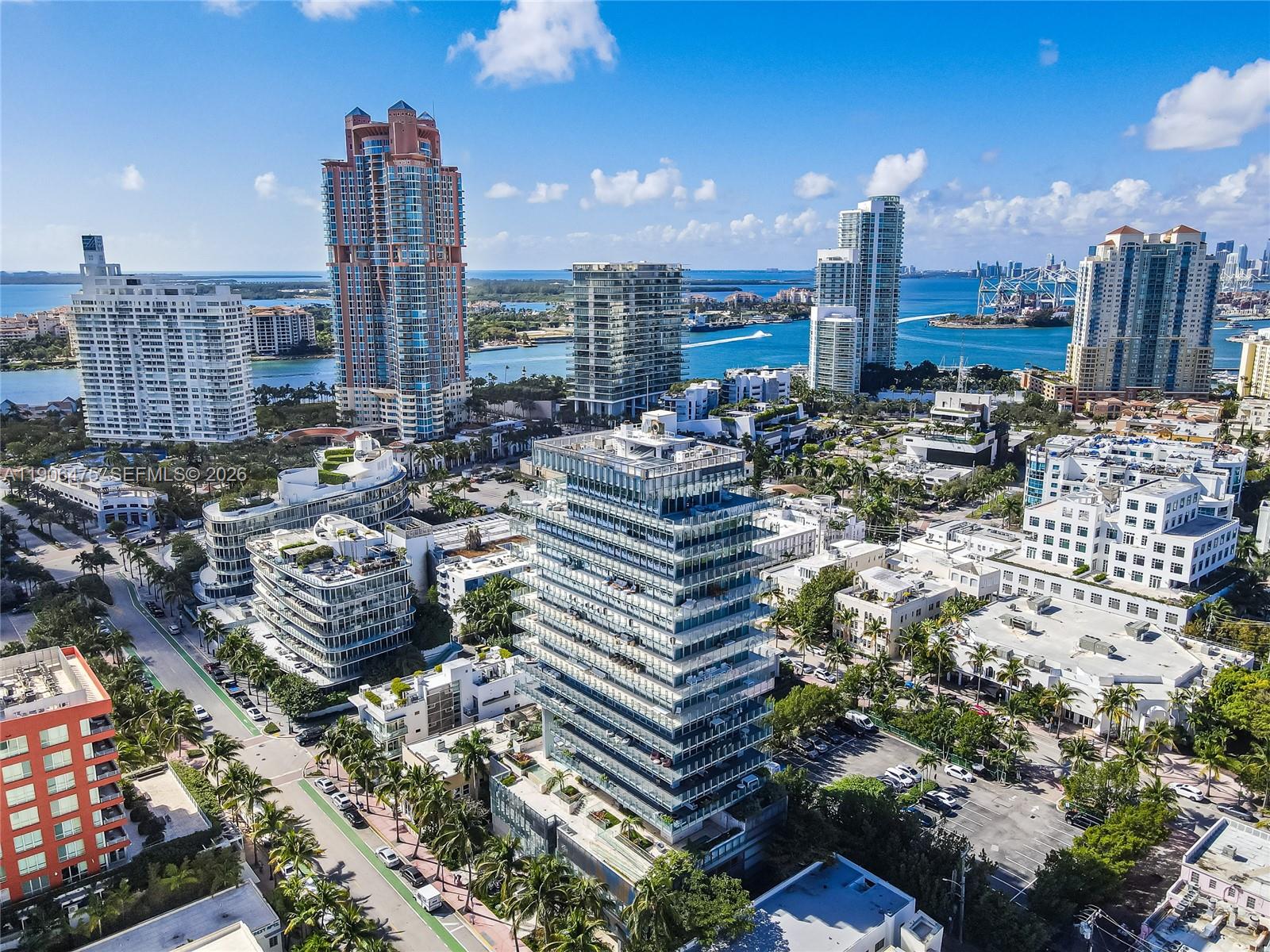GLASS 120 CONDO - Residential