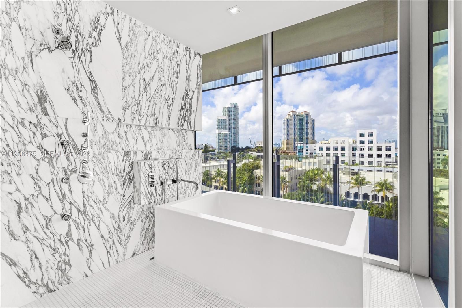 GLASS 120 CONDO - Residential