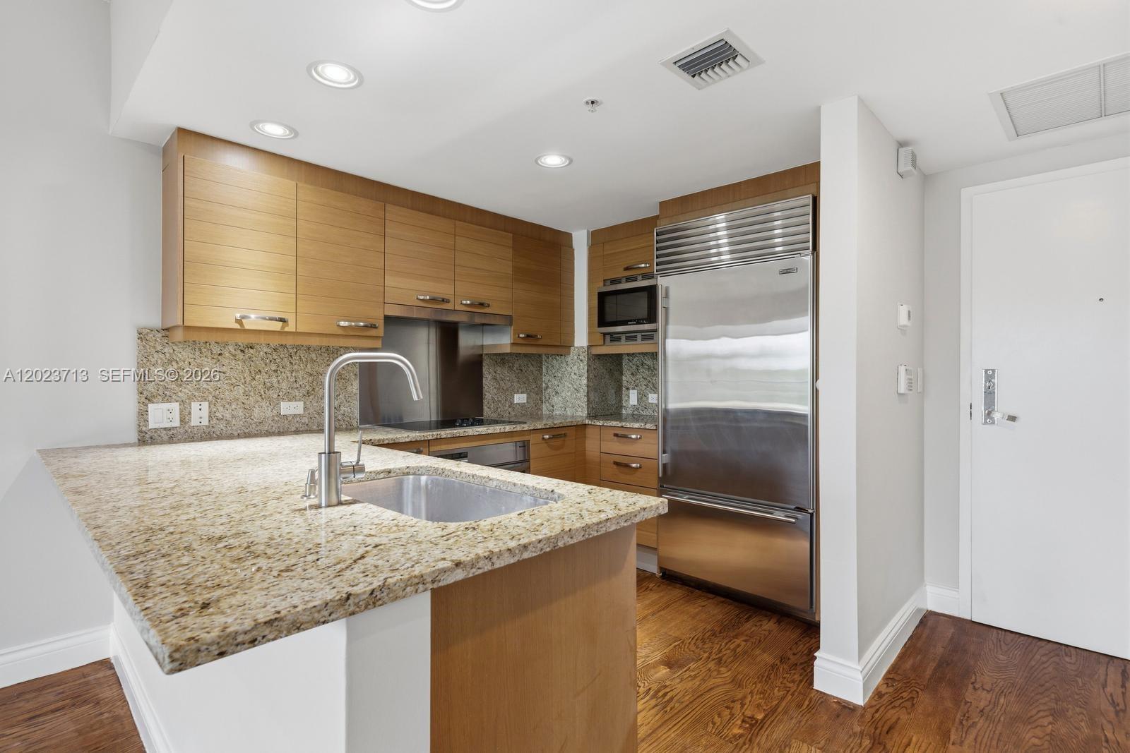 GROVE GARDEN RESIDENCES - Residential