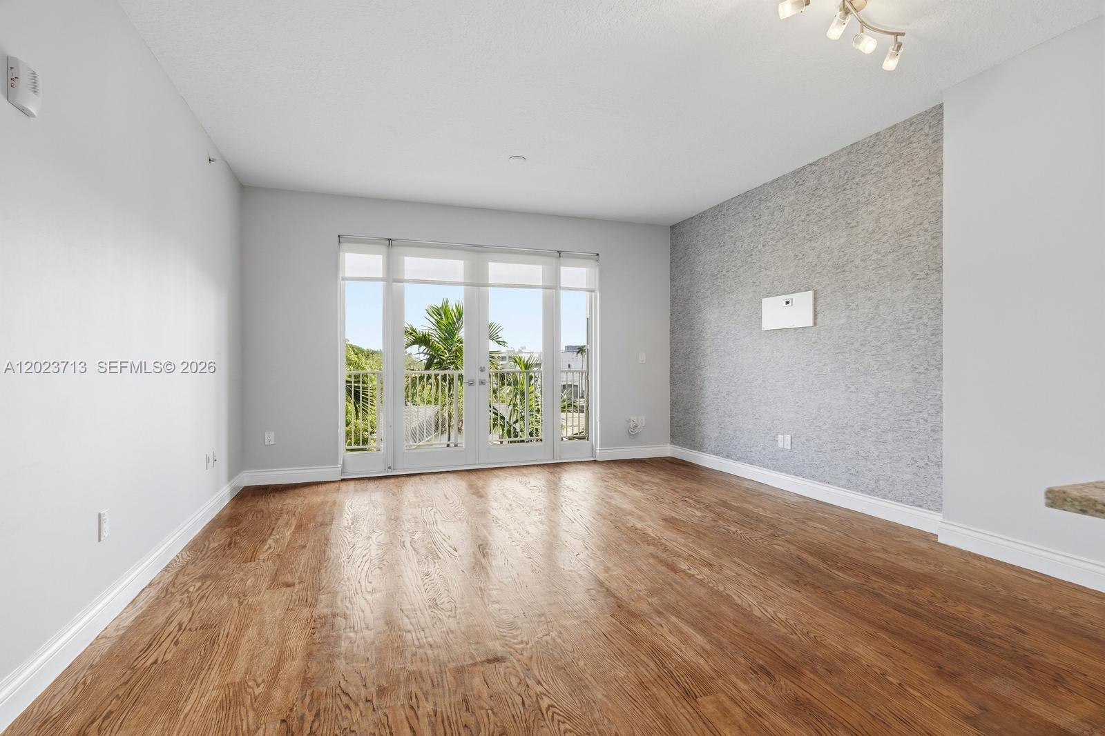 GROVE GARDEN RESIDENCES - Residential