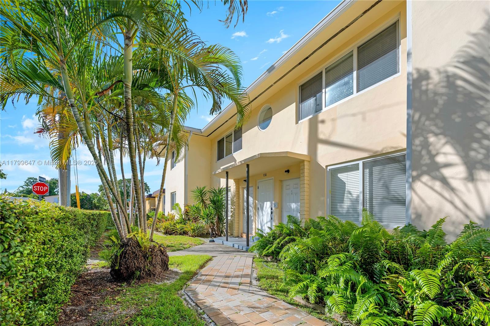930 Sw 24 Court D, Miami, Broward County, Florida - 2 Bedrooms  
1 Bathrooms - 