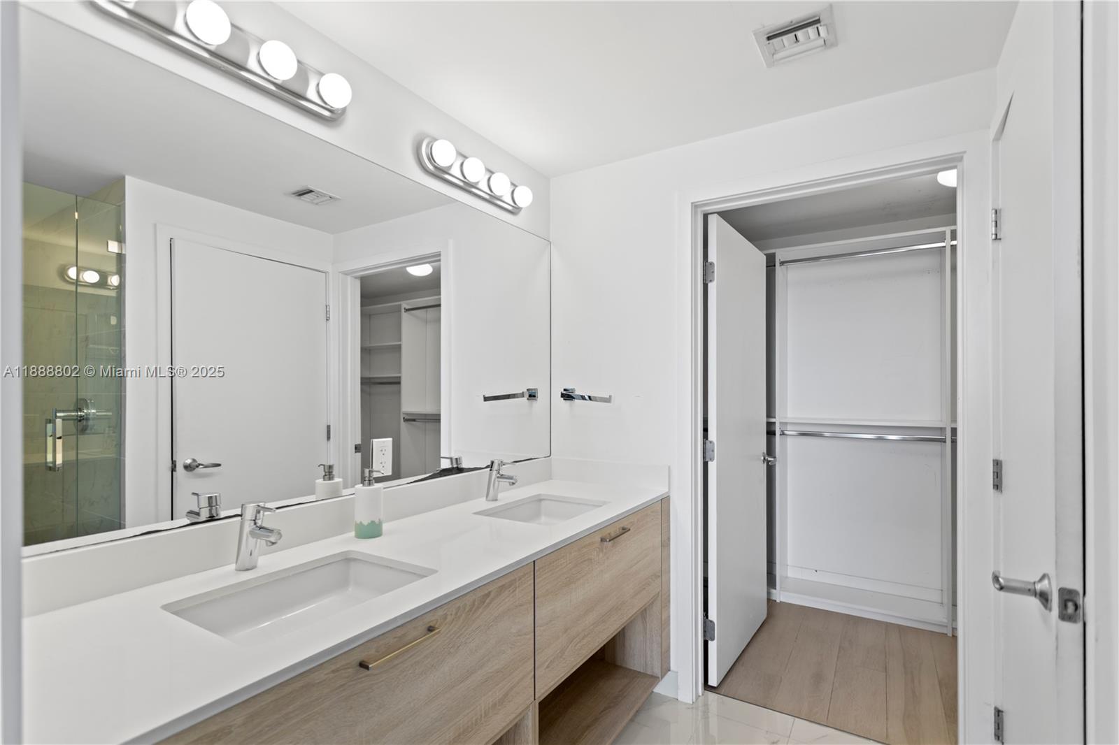 THE HARBOUR SOUTH CONDO - Residential Lease
