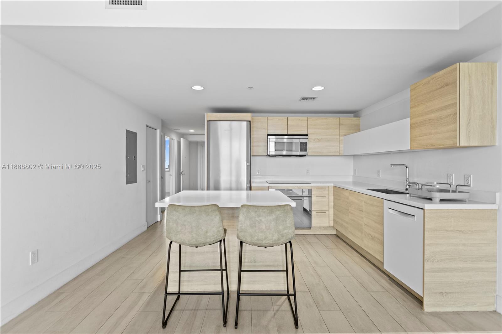 THE HARBOUR SOUTH CONDO - Residential Lease