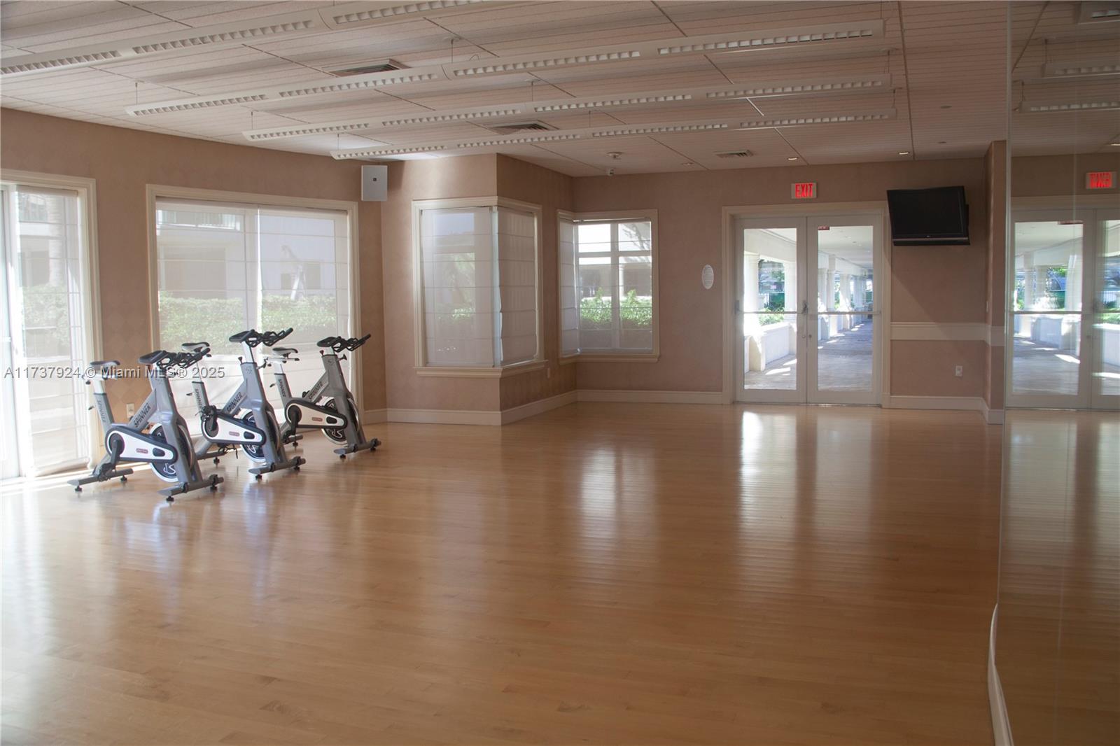 TURNBERRY VILLAGE SO TOWE - Residential Lease