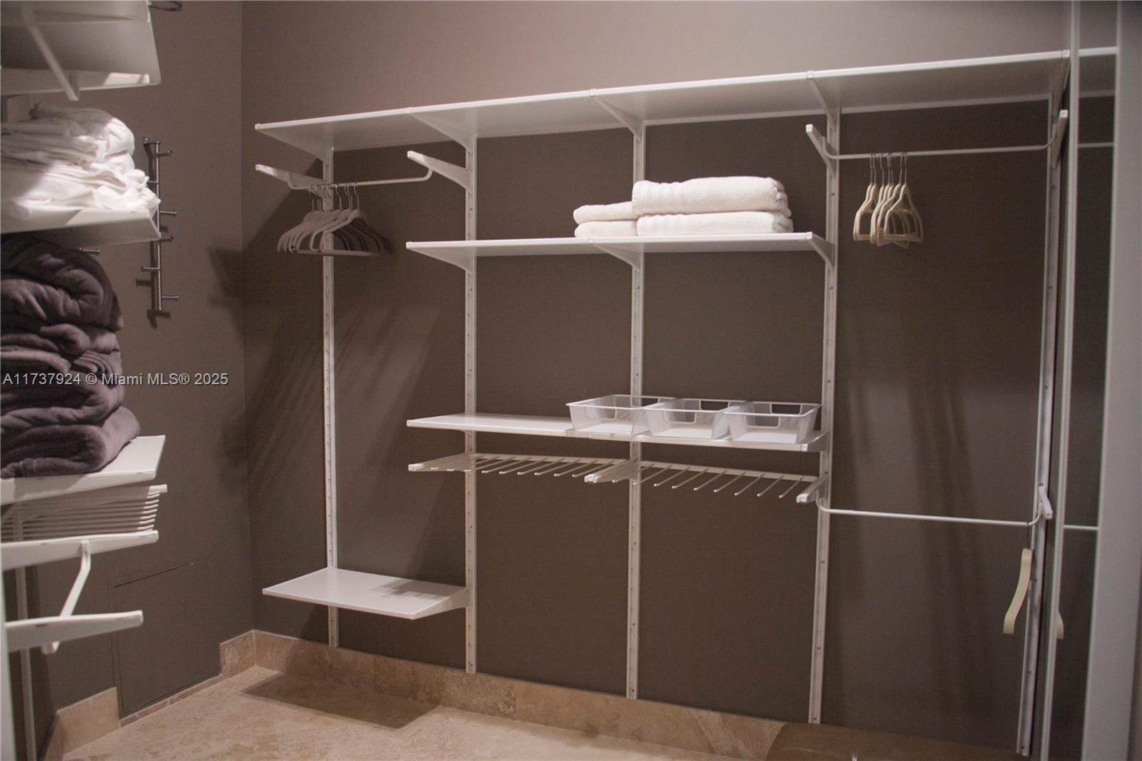 TURNBERRY VILLAGE SO TOWE - Residential Lease