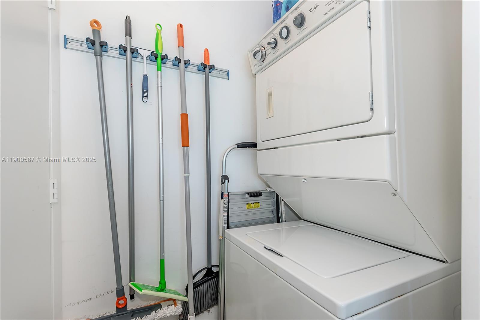 VIZCAYNE SOUTH CONDO - Residential Lease